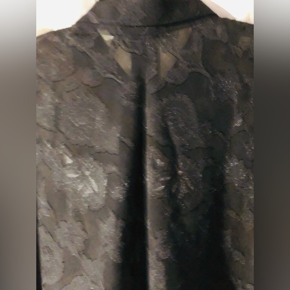 Tahari floral dressy blouse Size Large - Picture 5 of 6